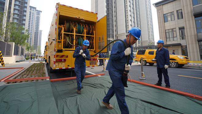 波波：贝西为球队带来了能量 当他盖帽时能够让其他人兴奋起来